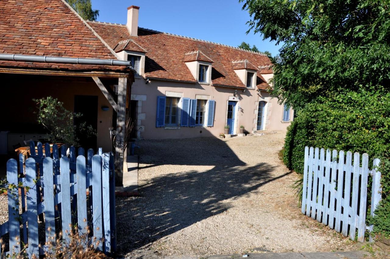 Le Vieux Saule Hotel Saints-en-Puisaye ภายนอก รูปภาพ