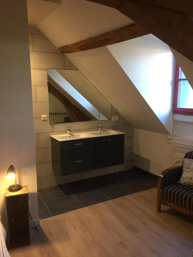 Le Vieux Saule Hotel Saints-en-Puisaye ภายนอก รูปภาพ