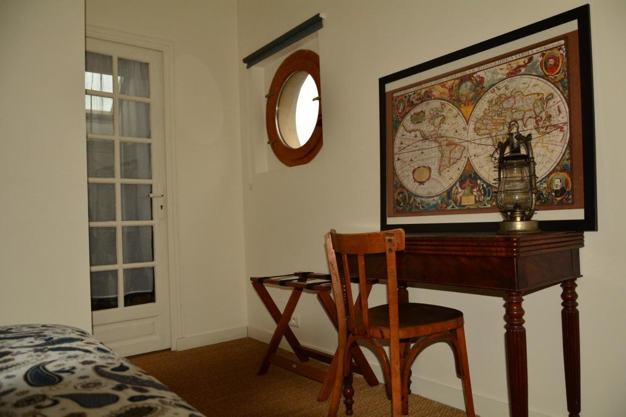 Le Vieux Saule Hotel Saints-en-Puisaye ภายนอก รูปภาพ