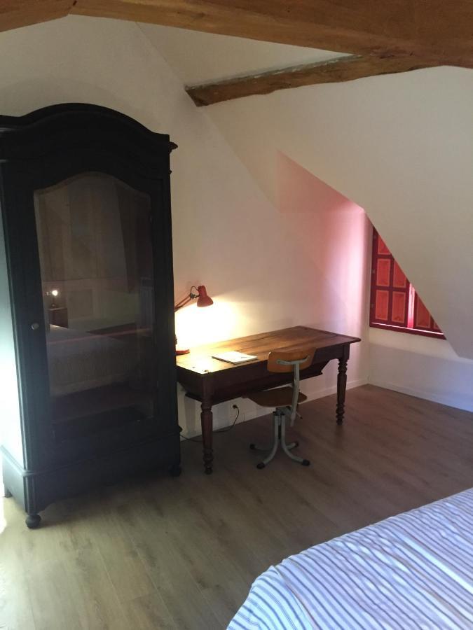 Le Vieux Saule Hotel Saints-en-Puisaye ภายนอก รูปภาพ